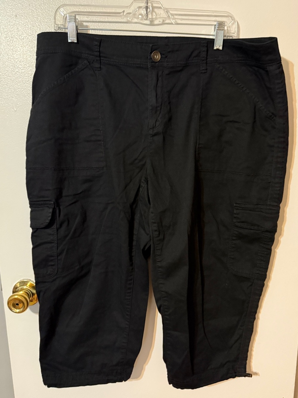 Time and Tru Black Cargo Capri Pants